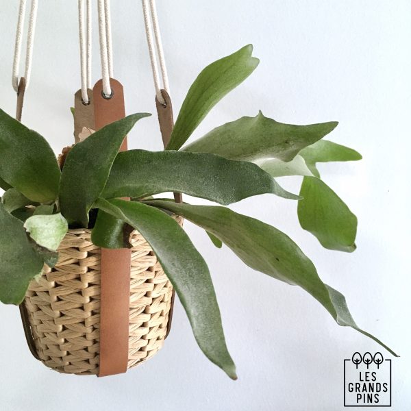 Jardinière - Suspension pour plantes « Idunn » en cuir véritable, cordelette et bois - Macramé - Tan